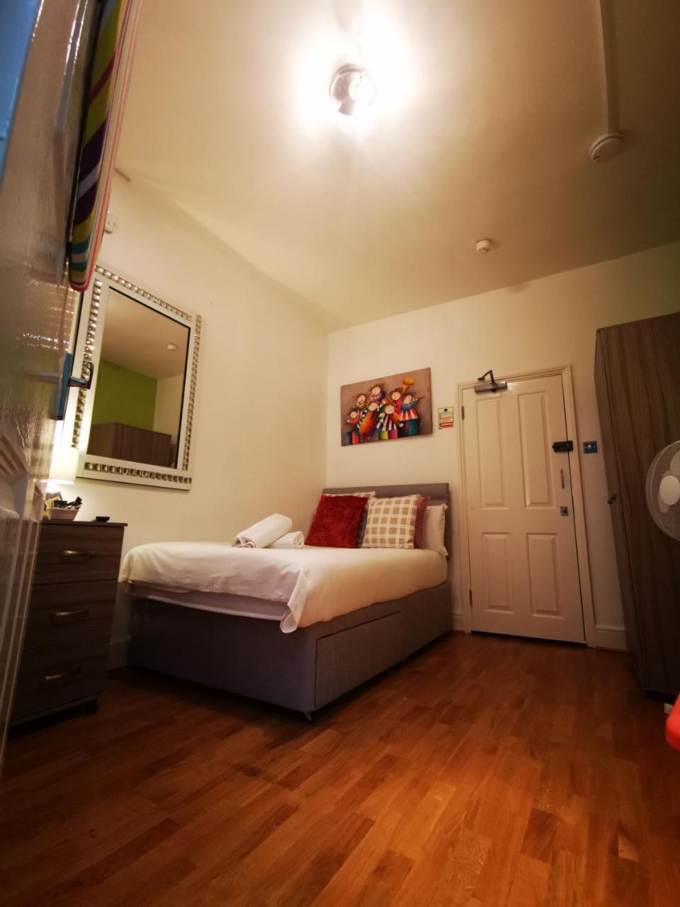 Capital Host- Apartments Euston London Bagian luar foto